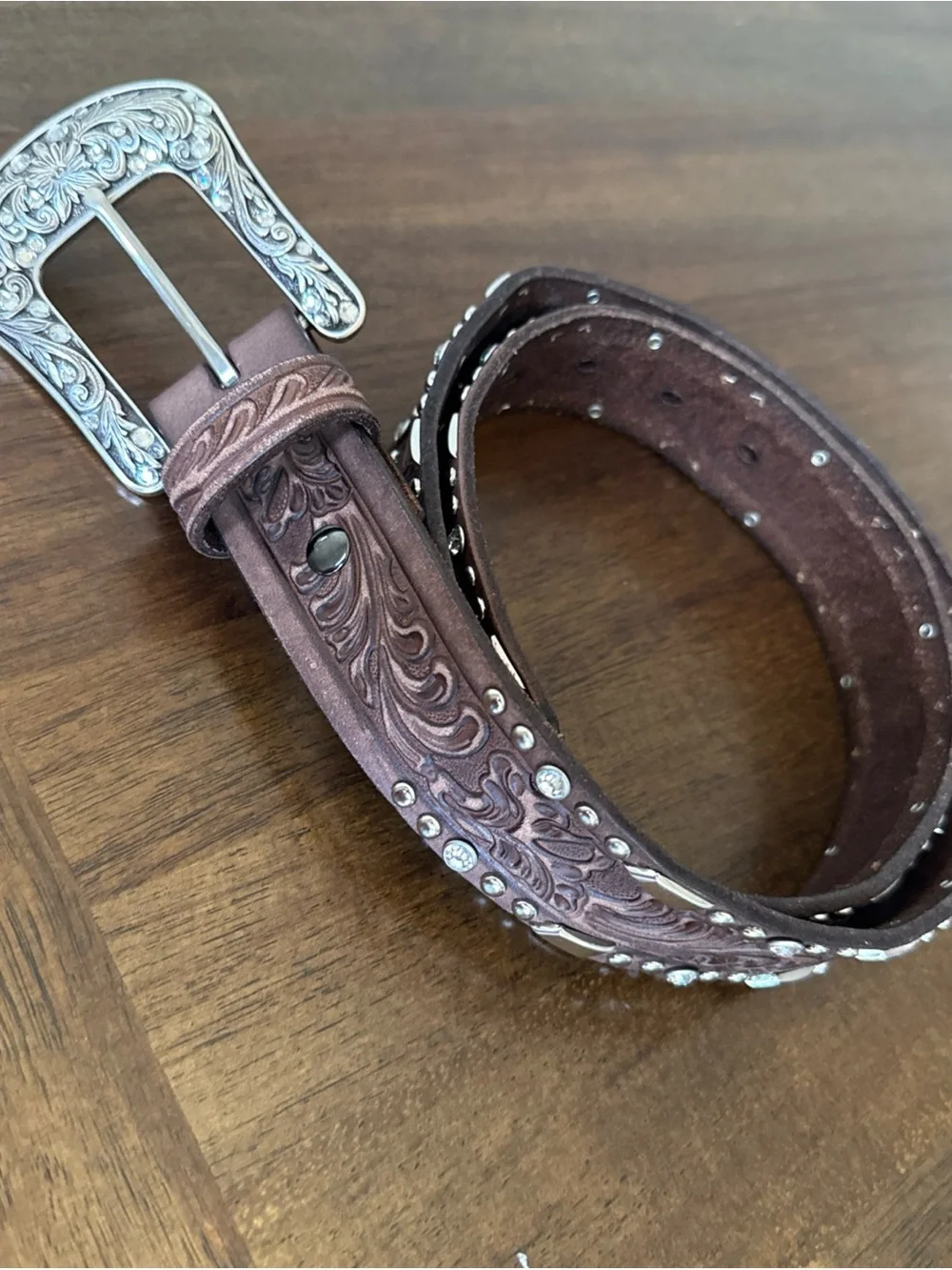 Ariat strap buckle design